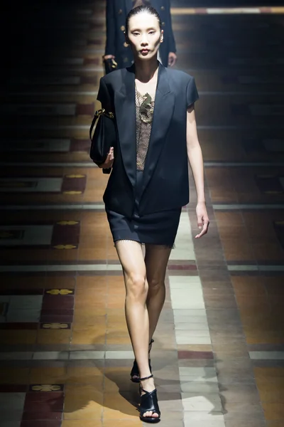 Look 12